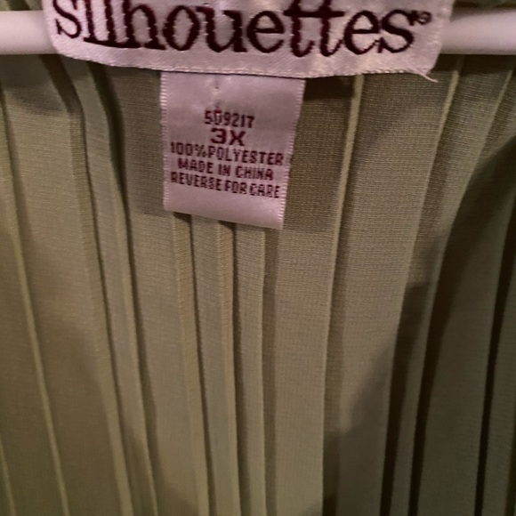 Plus Size Blouse - Picture 3 of 3